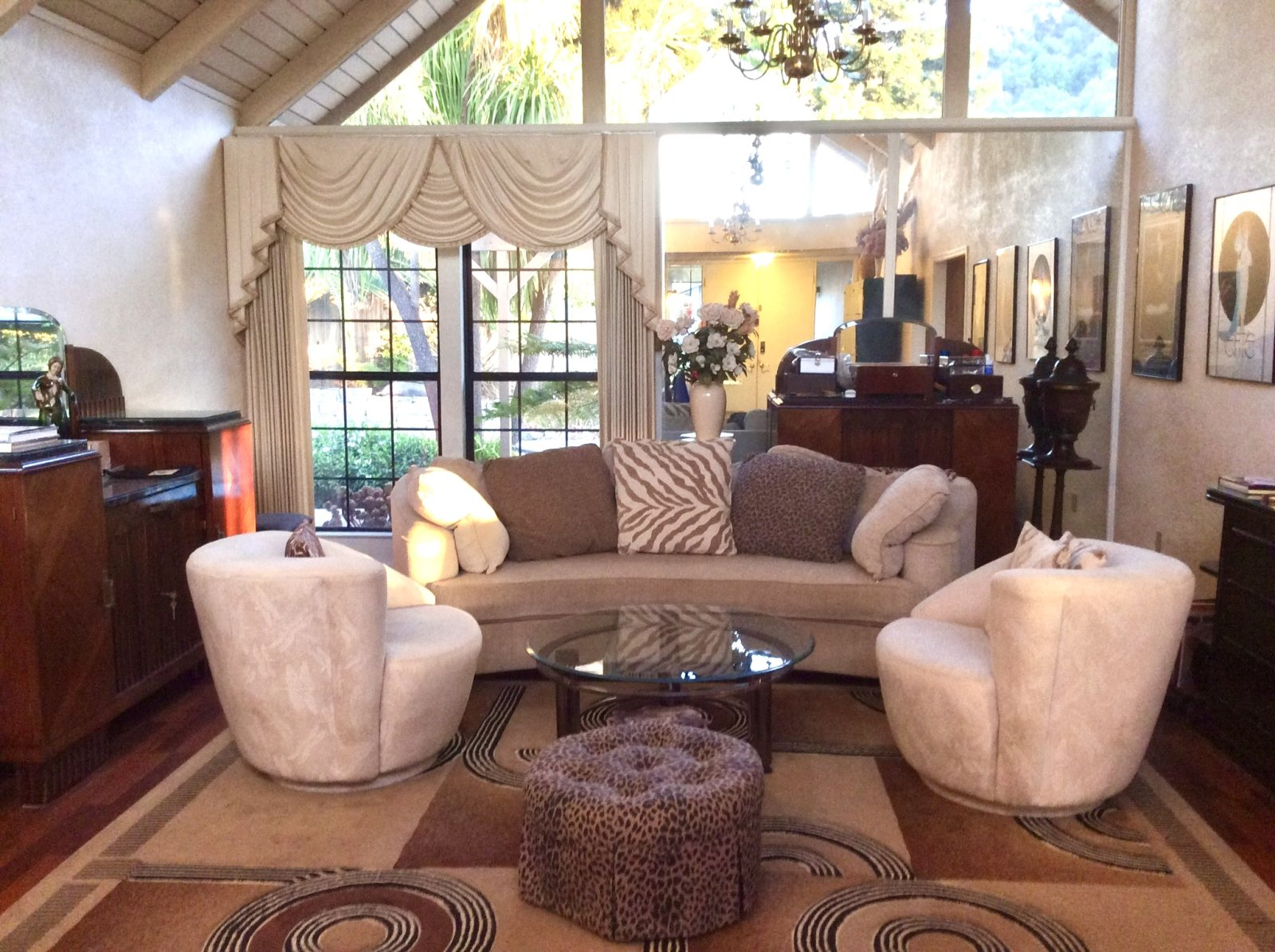 Fully furnished 3-room suite in private home with heated pool