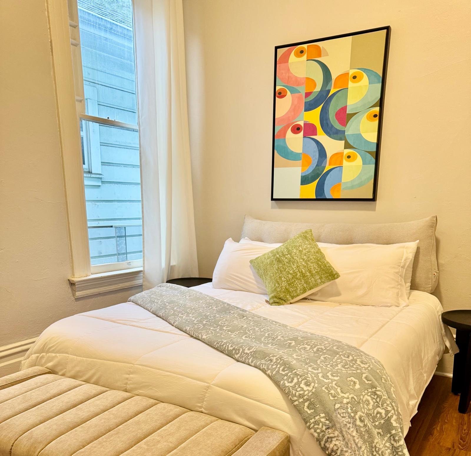 Gorgeous 3 Bedroom/2 Bath in Uptown