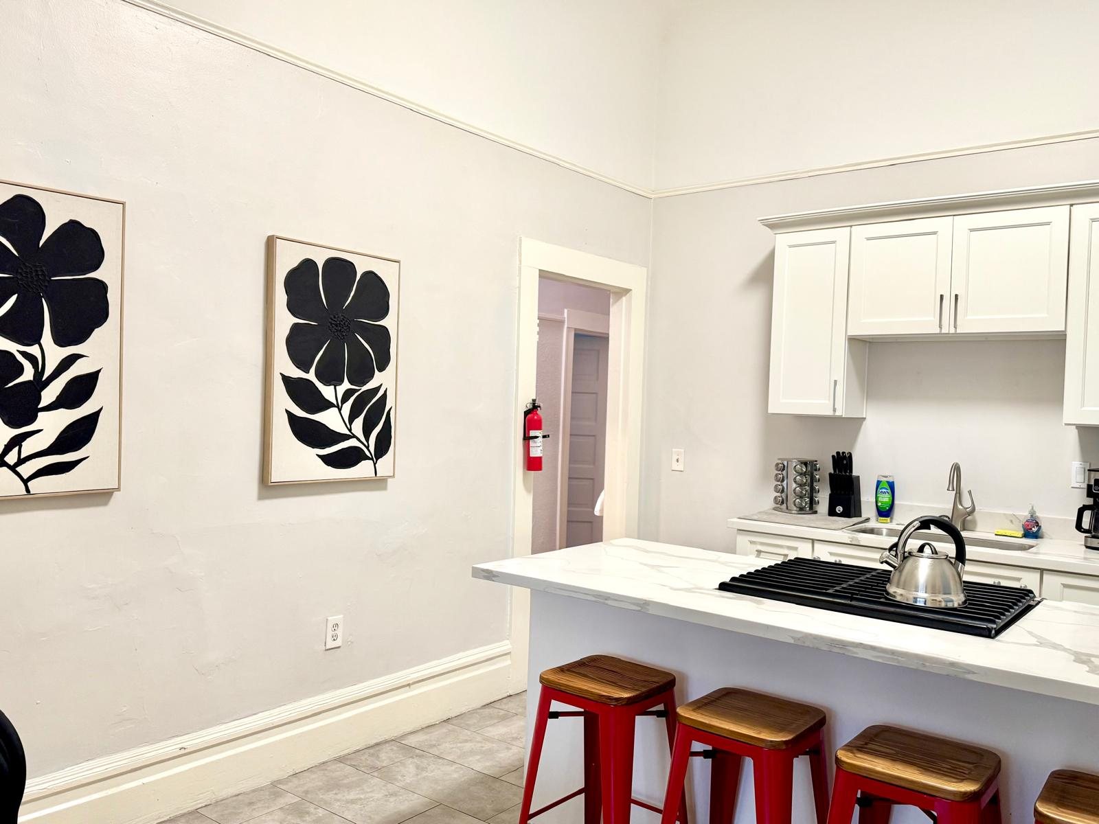 Gorgeous 3 Bedroom/2 Bath in Uptown