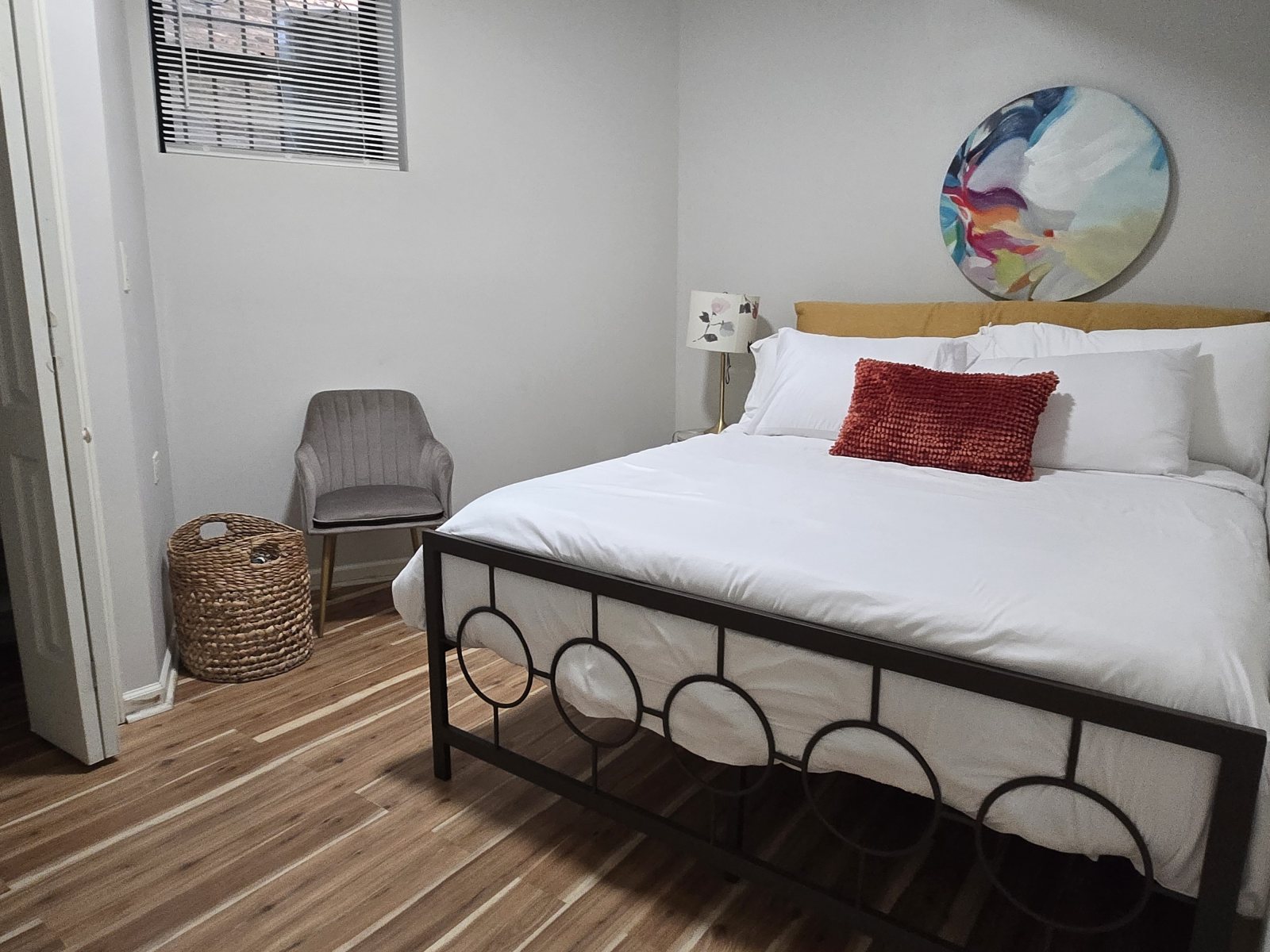 Gorgeous 2 Bedroom Apartment