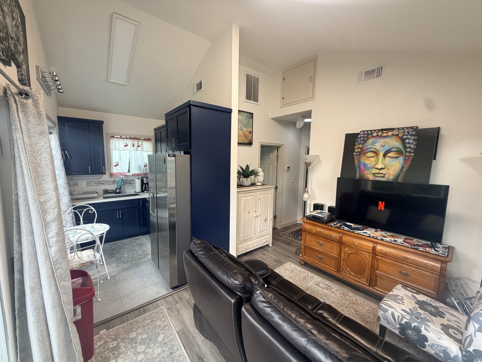 Fully furnished 2 bed 1 bath , sleeps 4