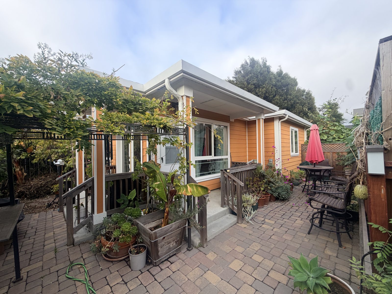 Fully furnished 2 bed 1 bath , sleeps 4