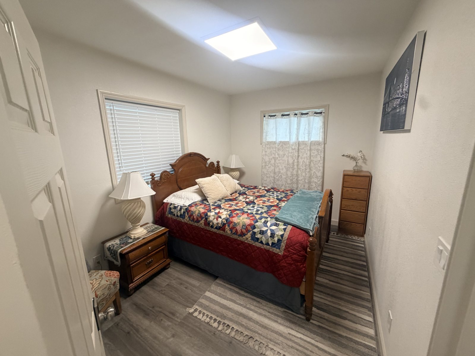 Fully furnished 2 bed 1 bath , sleeps 4