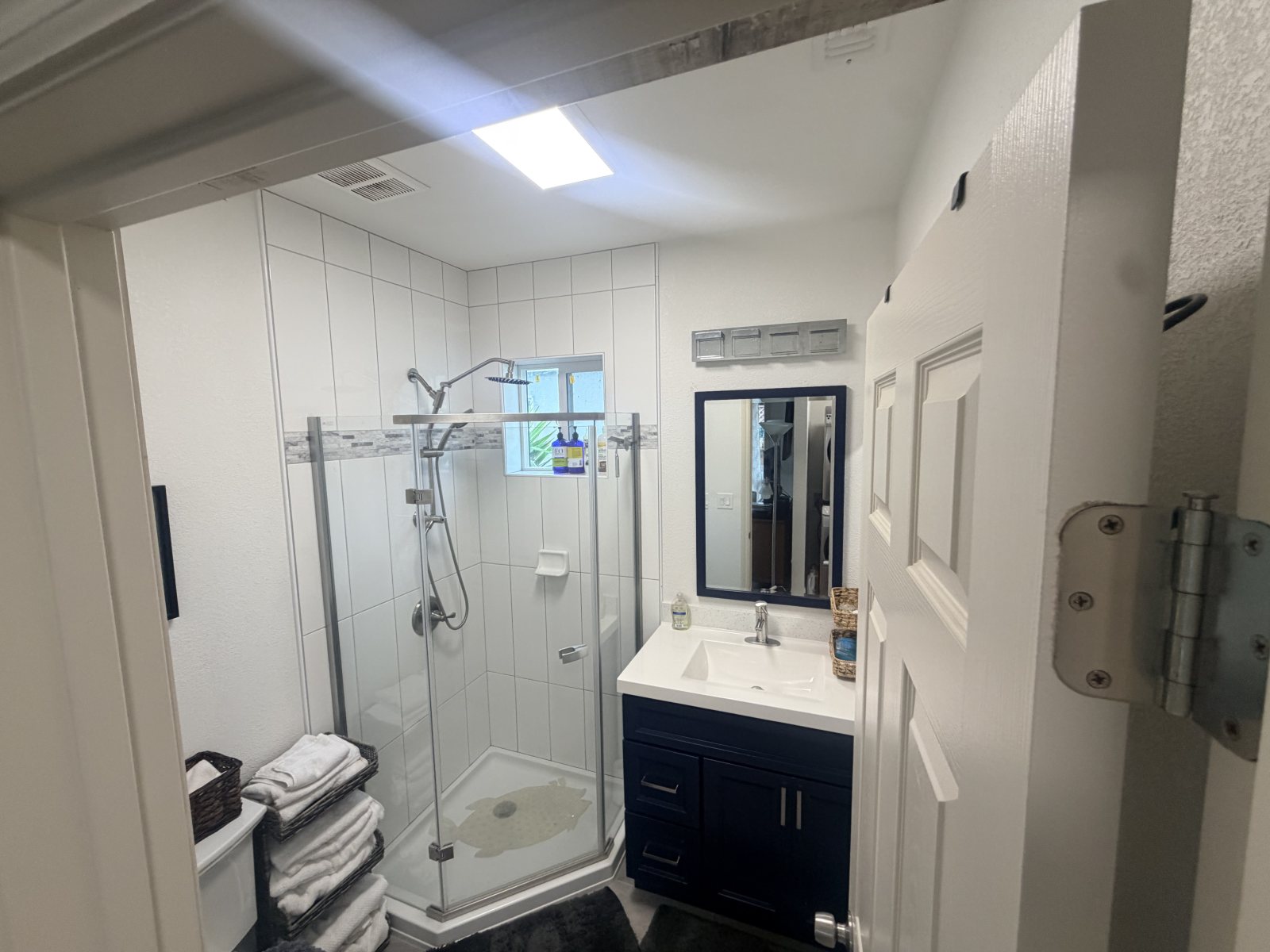 Fully furnished 2 bed 1 bath , sleeps 4