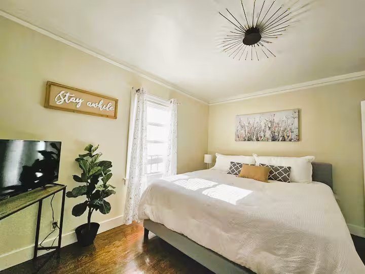 The Velvet Lounge | Executive 1BR Retreat in Vallejo