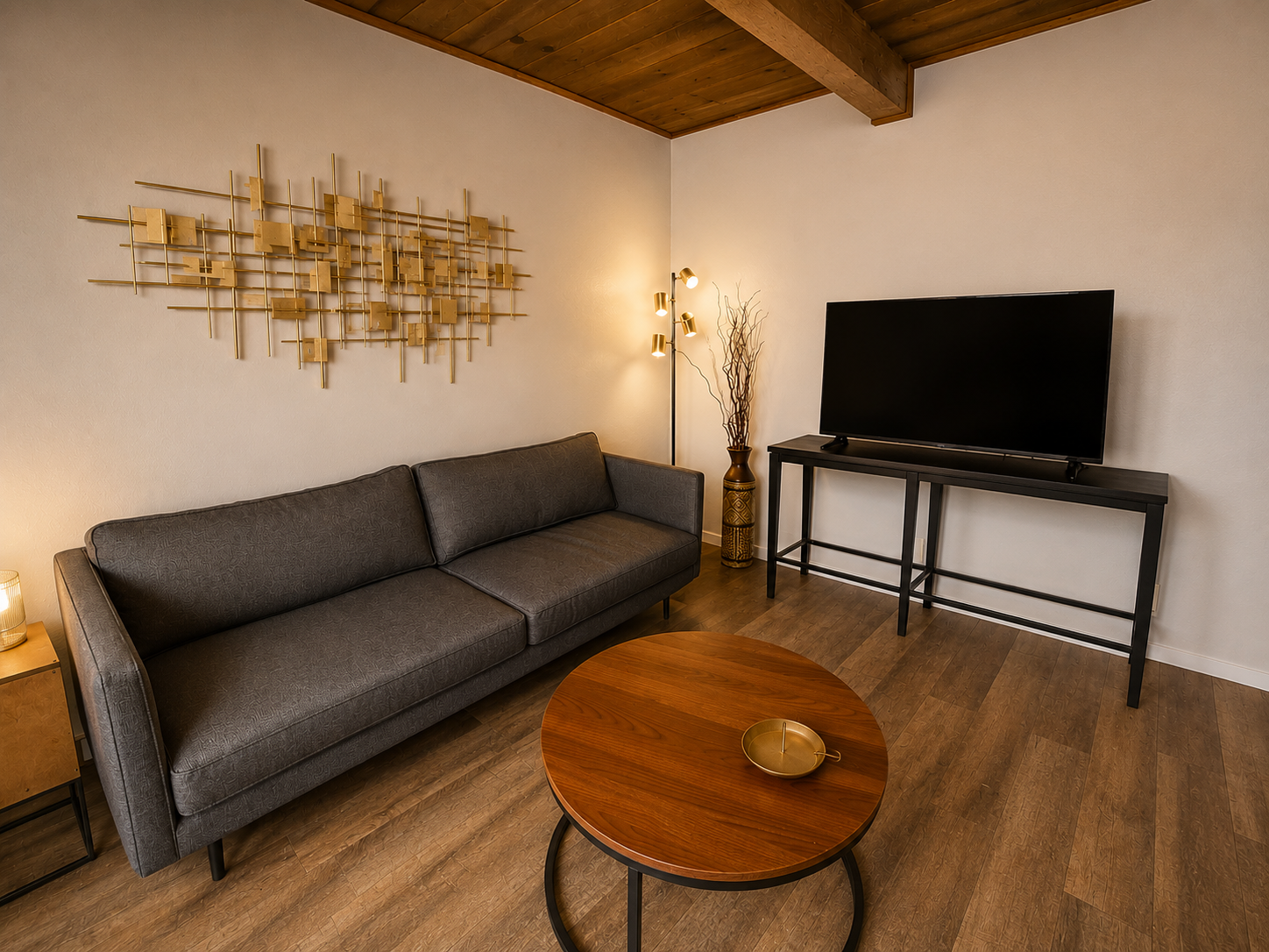 Three bedrooms • Full kitchen • Near Refineries