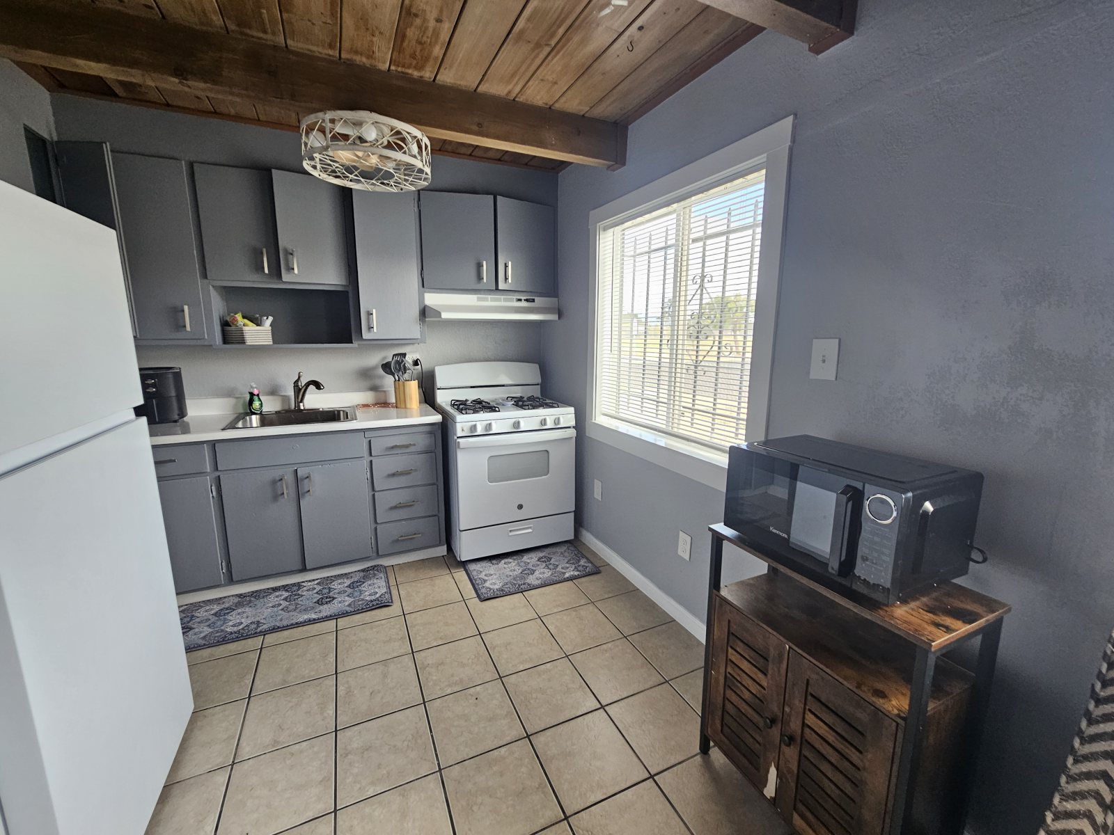 Three bedrooms • Full kitchen • Near Refineries